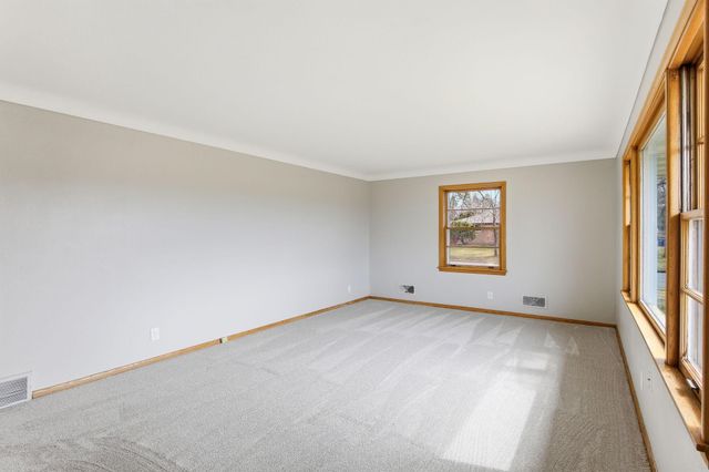 1955 Idaho Avenue E, Saint Paul, MN 55119