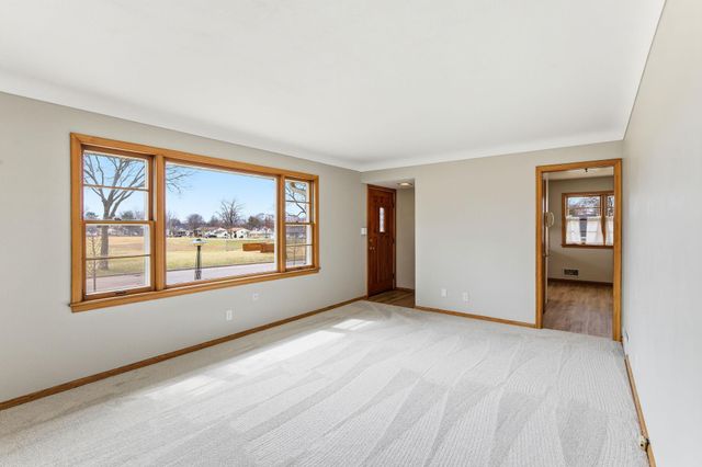 1955 Idaho Avenue E, Saint Paul, MN 55119