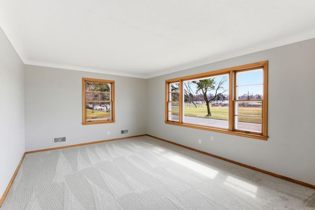 1955 Idaho Avenue E, Saint Paul, MN 55119