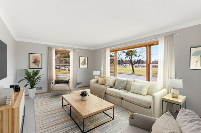 1955 Idaho Avenue E, Saint Paul, MN 55119