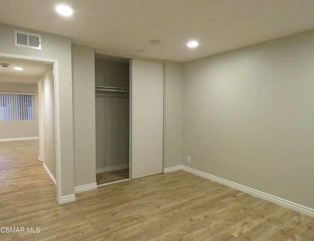 18547 Collins Street B14, Tarzana, CA 91356