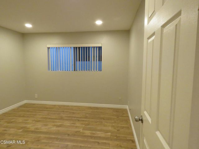 18547 Collins Street B14, Tarzana, CA 91356