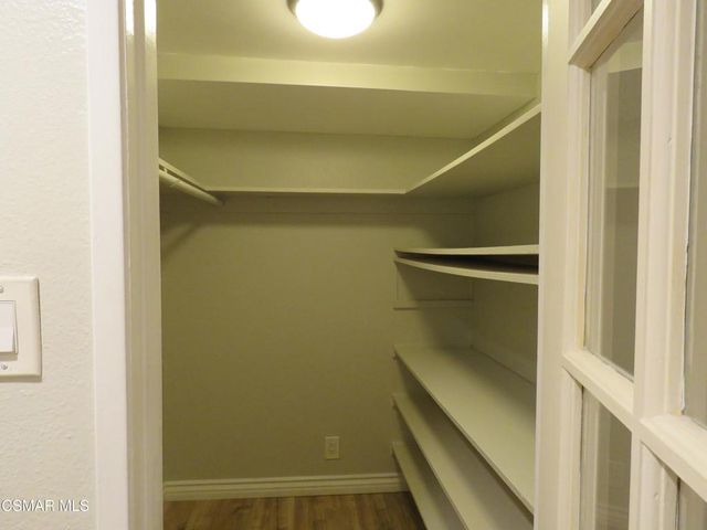 18547 Collins Street B14, Tarzana, CA 91356