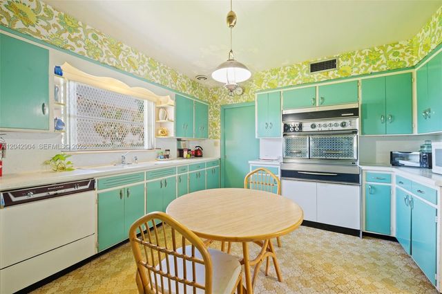 20 SW 4th St, Dania Beach, FL 33004