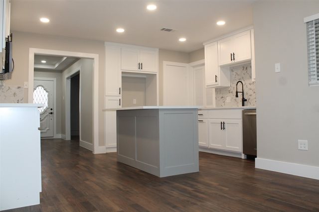 429 Stroud Lane, Garland, TX 75043