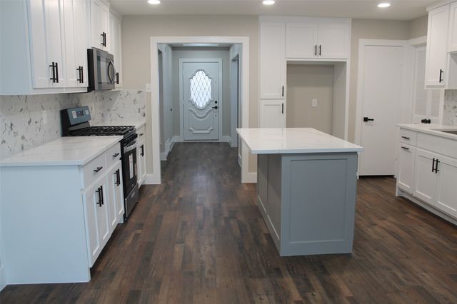 429 Stroud Lane, Garland, TX 75043