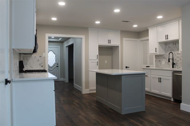 429 Stroud Lane, Garland, TX 75043