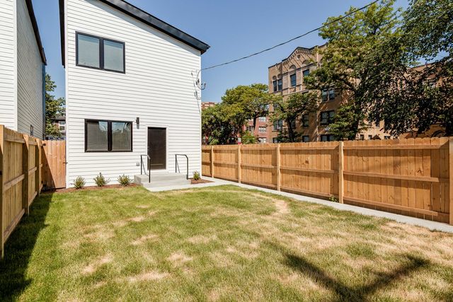 7205 S Ridgeland Avenue, Chicago, IL 60649