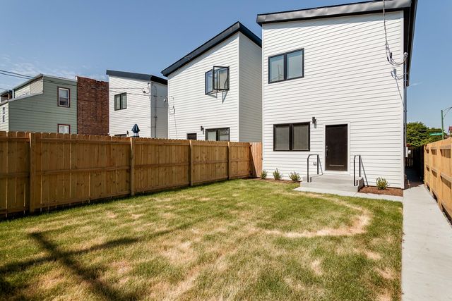 7205 S Ridgeland Avenue, Chicago, IL 60649