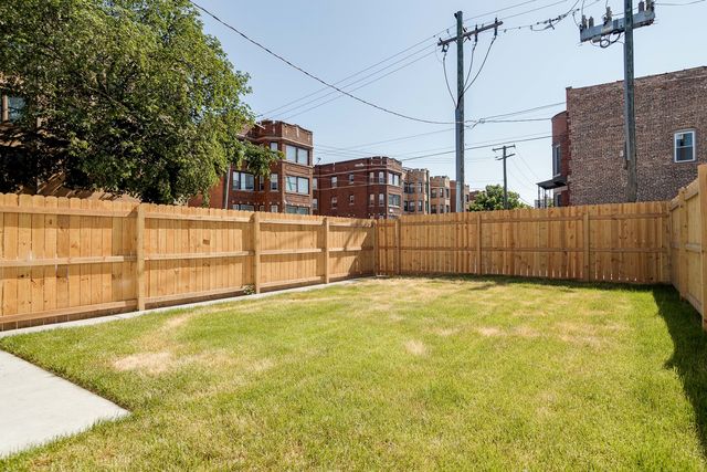 7205 S Ridgeland Avenue, Chicago, IL 60649