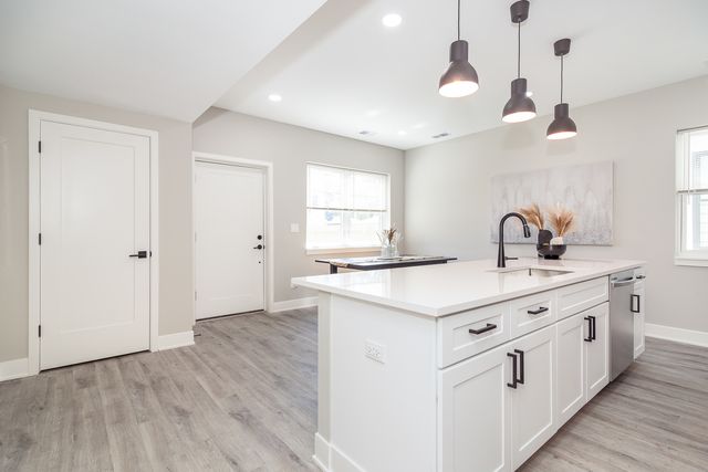 7205 S Ridgeland Avenue, Chicago, IL 60649