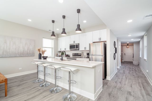 7205 S Ridgeland Avenue, Chicago, IL 60649