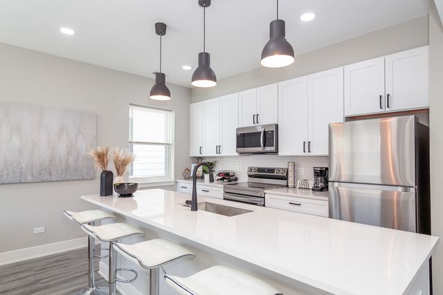 7205 S Ridgeland Avenue, Chicago, IL 60649