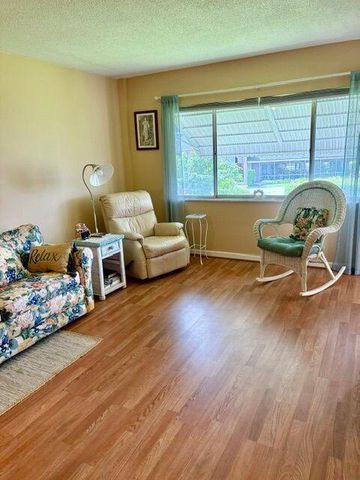 2562 GARDEN Drive N 204, Lake Worth, FL 33461