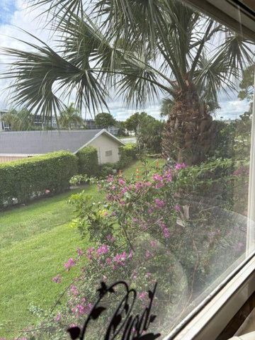 2562 GARDEN Drive N 204, Lake Worth, FL 33461