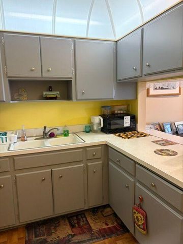 2562 GARDEN Drive N 204, Lake Worth, FL 33461