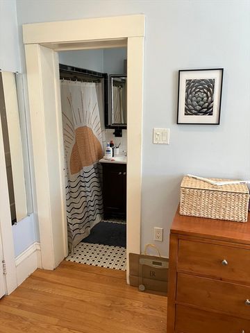 47 Spring St 1, Somerville, MA 02143