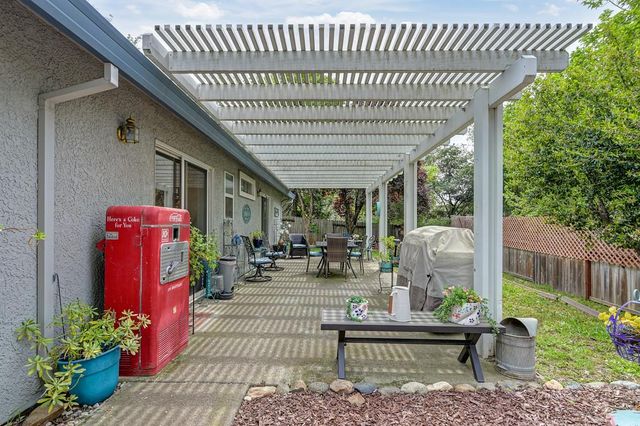 11723 Sherwood Way, Auburn, CA 95602