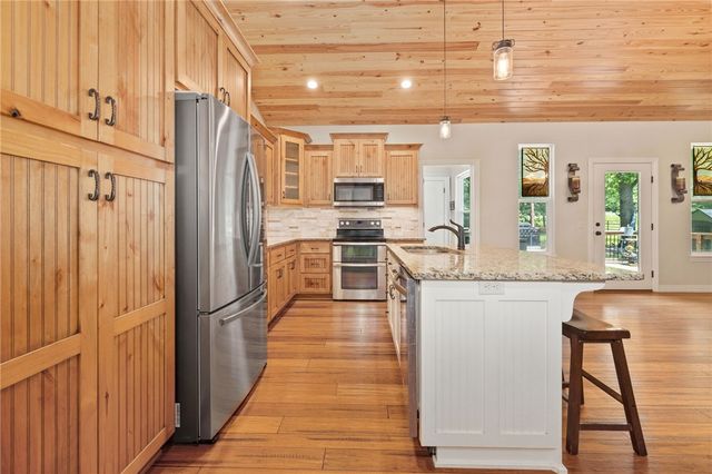 16490 Weaver Lane, Rogers, AR 72756
