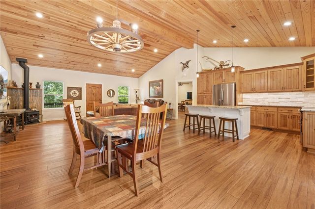 16490 Weaver Lane, Rogers, AR 72756