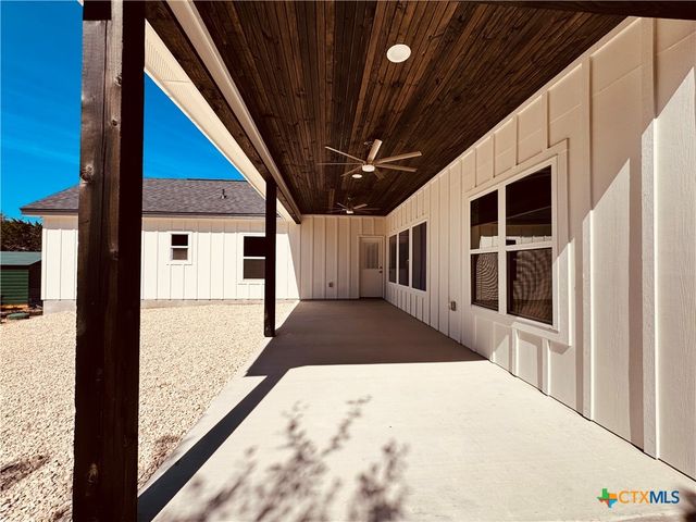 1736 Stallion Springs, Fischer, TX 78623