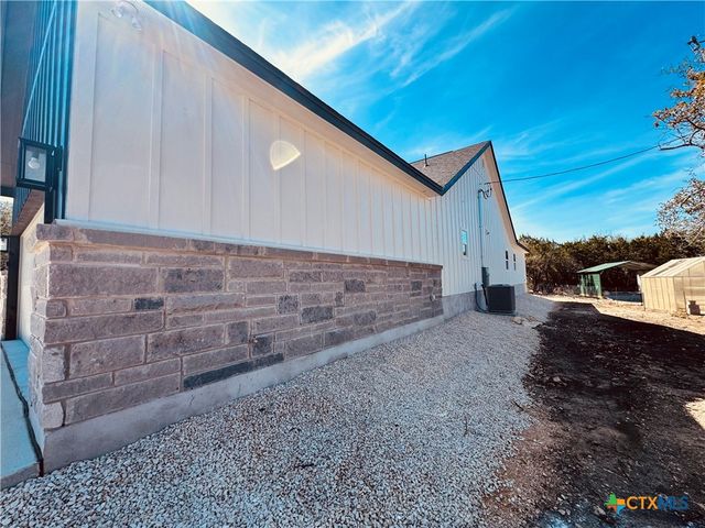 1736 Stallion Springs, Fischer, TX 78623