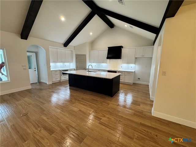 1736 Stallion Springs, Fischer, TX 78623