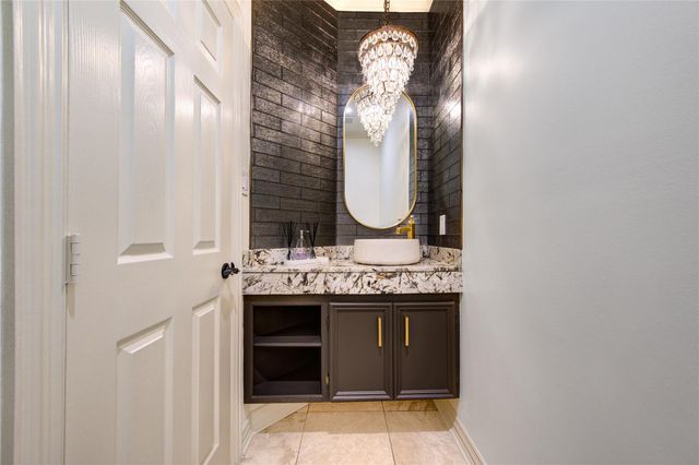14114 Barnhart Boulevard, Houston, TX 77077