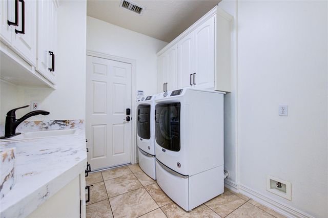 14114 Barnhart Boulevard, Houston, TX 77077
