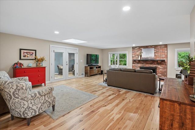 1100 Chestnut Street, Manchester, NH 03104