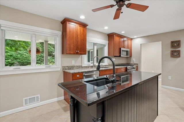 1100 Chestnut Street, Manchester, NH 03104