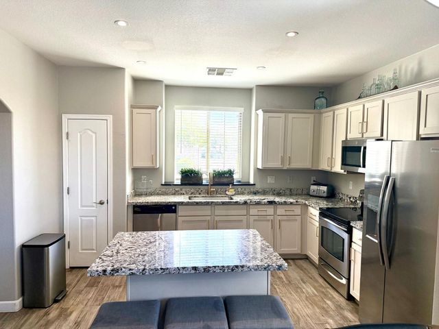 3708 E Kerry Lane, Phoenix, AZ 85050