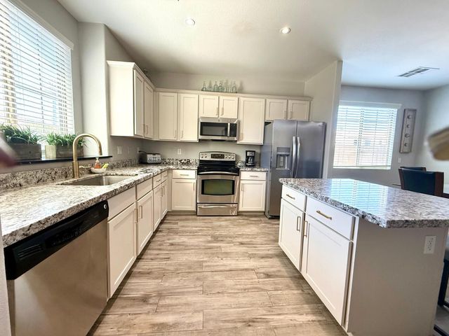 3708 E Kerry Lane, Phoenix, AZ 85050