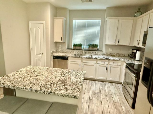 3708 E Kerry Lane, Phoenix, AZ 85050