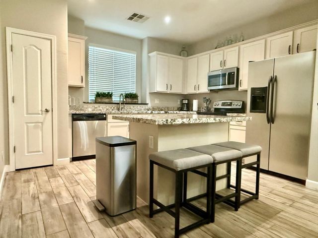 3708 E Kerry Lane, Phoenix, AZ 85050
