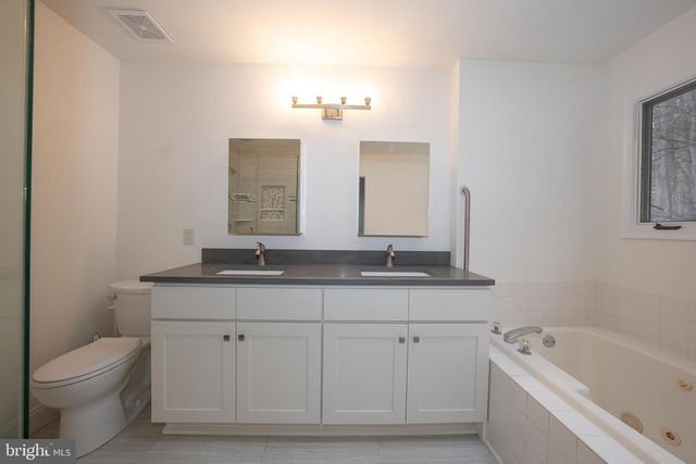 514 WATERS EDGE, Newtown Square, PA 19073