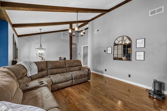 102 Oxford Cv, Jacksonville, AR 72076