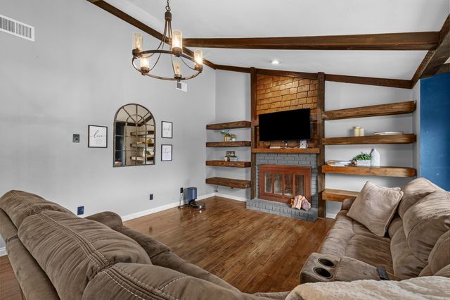102 Oxford Cv, Jacksonville, AR 72076