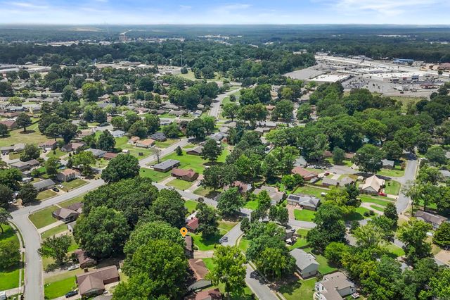 102 Oxford Cv, Jacksonville, AR 72076