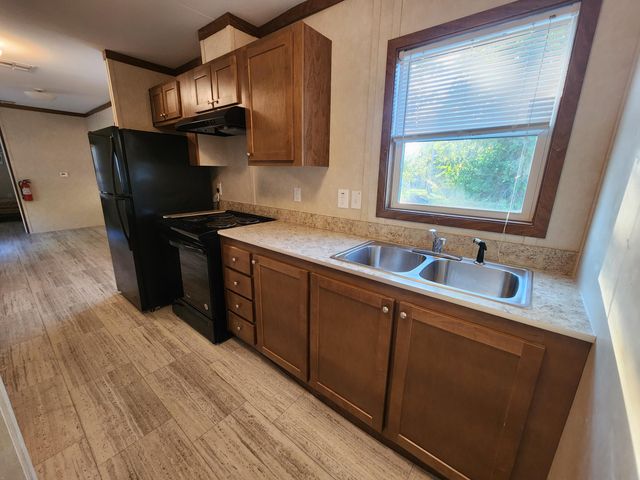 411 W Nelson Street, Conway, MO 65632