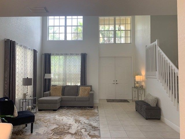 1843 Grey Falcon Circle SW, Vero Beach, FL 32962