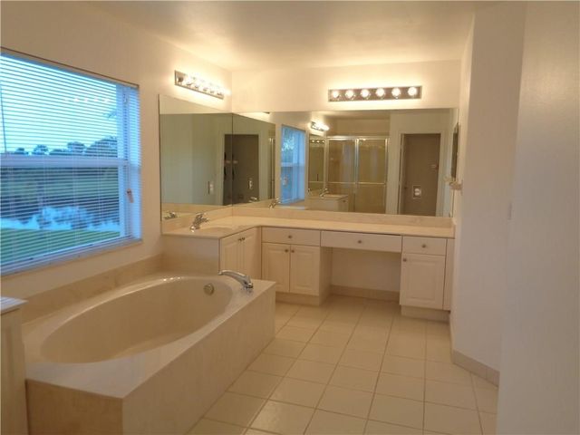 1843 Grey Falcon Circle SW, Vero Beach, FL 32962