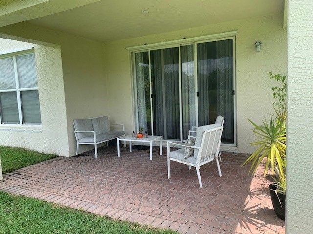 1843 Grey Falcon Circle SW, Vero Beach, FL 32962