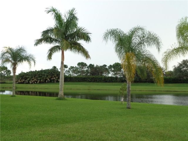 1843 Grey Falcon Circle SW, Vero Beach, FL 32962