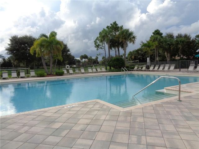 1843 Grey Falcon Circle SW, Vero Beach, FL 32962
