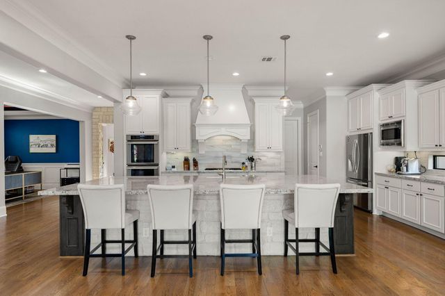 1847 Candlelight Place Drive, Houston, TX 77018