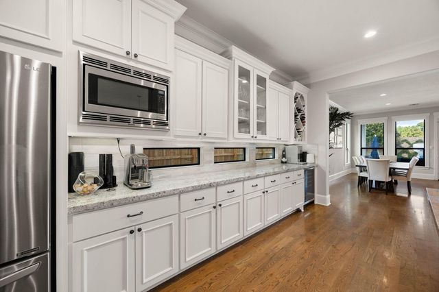 1847 Candlelight Place Drive, Houston, TX 77018