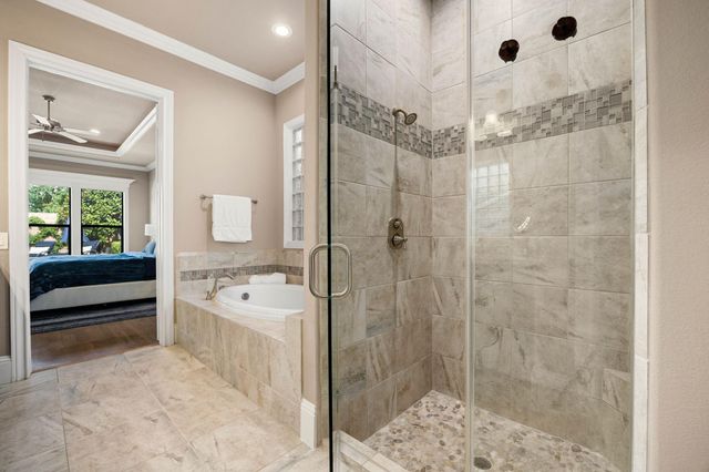 1847 Candlelight Place Drive, Houston, TX 77018