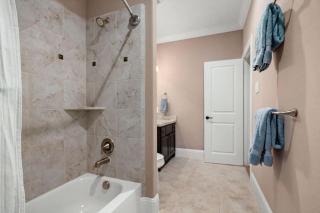 1847 Candlelight Place Drive, Houston, TX 77018