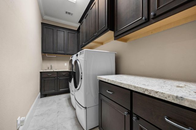 1847 Candlelight Place Drive, Houston, TX 77018